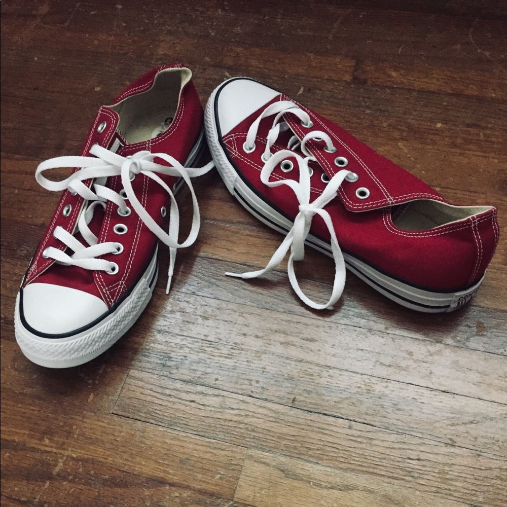 Converse low top All-Stars men’s maroon
